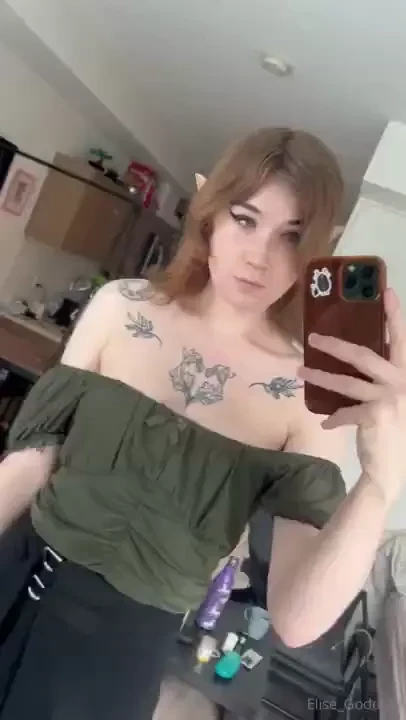 Girl is so elf brained 