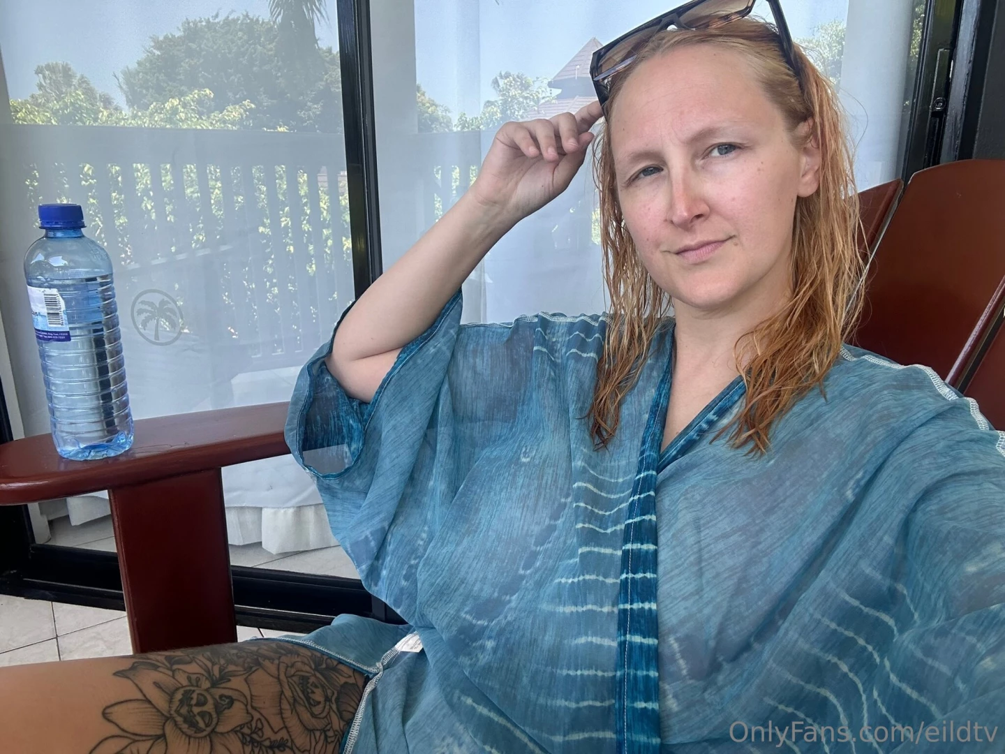 Showing you what s underneath on the balcony over on stephanieeild 