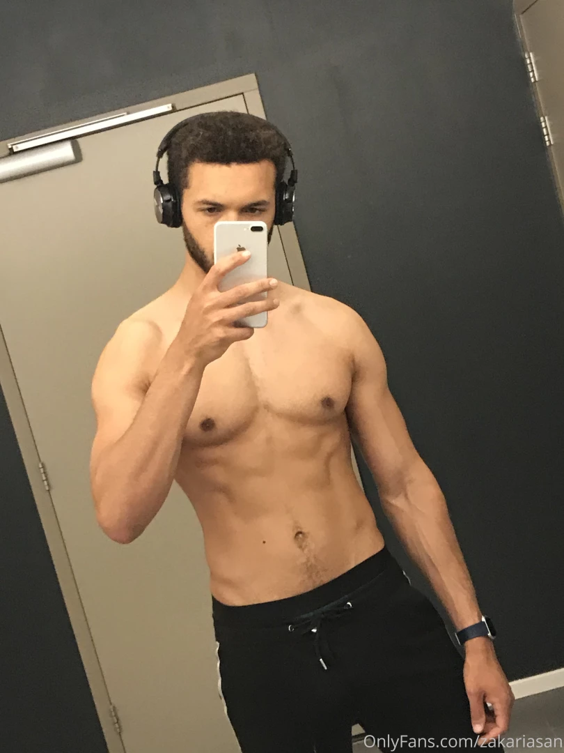 Subscribe to zakariasanxo to take off my clothes or like if you wanna 