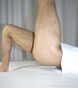 Who s into hairy legs zakariasanxo