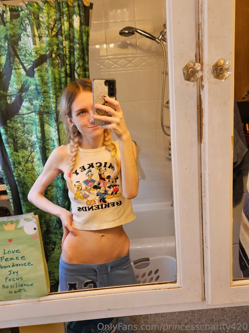 Lil tummy tease look at those poundable hips dm to ask for my app 