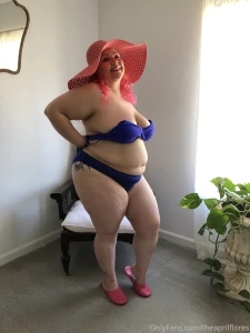 Lazy saturdays are made for lounging around in my bikini peeling each part 2