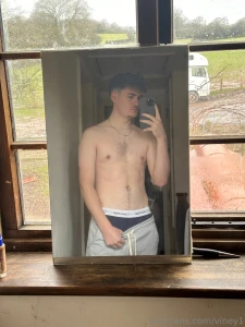 Who needs a mirror when i have you to admire me