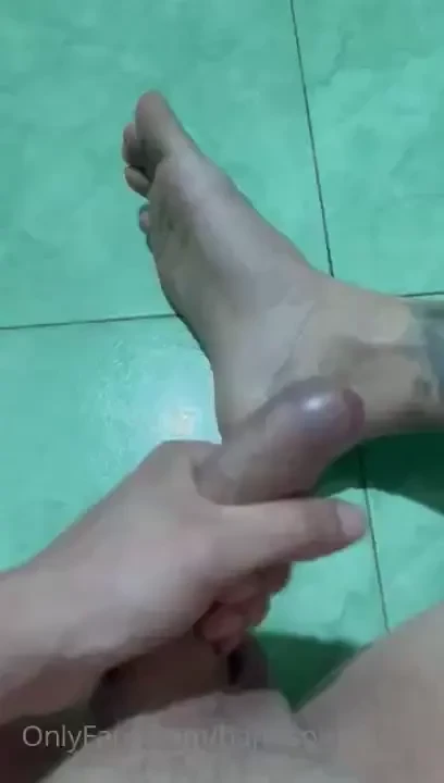 Diesel-x this fetish is for you if you like feet i masturbate my cock 