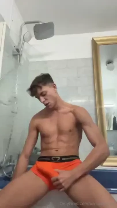 Allez follow mon baby iamlehoe1 0 onlyfans com iamlehoe1 0 