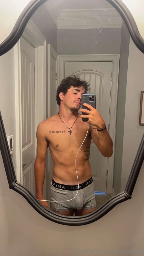 Check out my bro dmasterof he is hot and post all kinds of crazy 