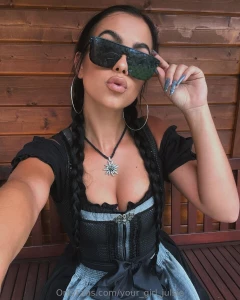 Dirndl im dirndl part 1