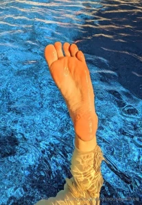 Pool foot