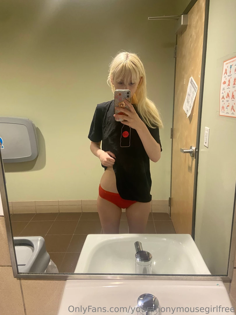 Does your gf send you sexy pics at work if not i ll be glad to do that part 1 