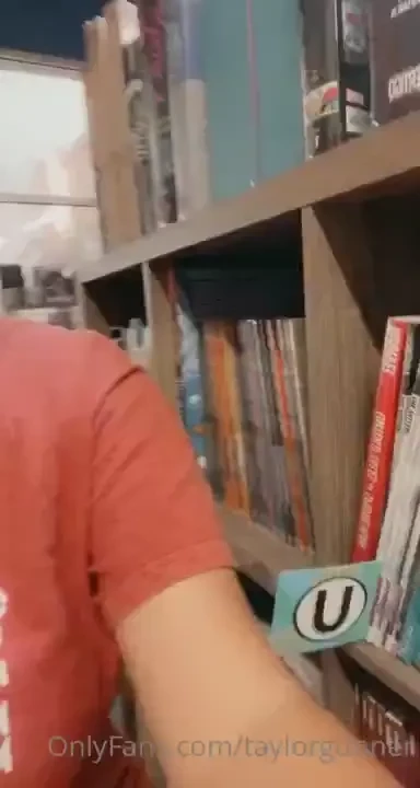 I love flashing while i m looking for my next comic book which store 