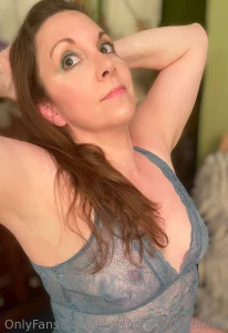 Happy weekend more pics coming soon i ll be just hanging around the