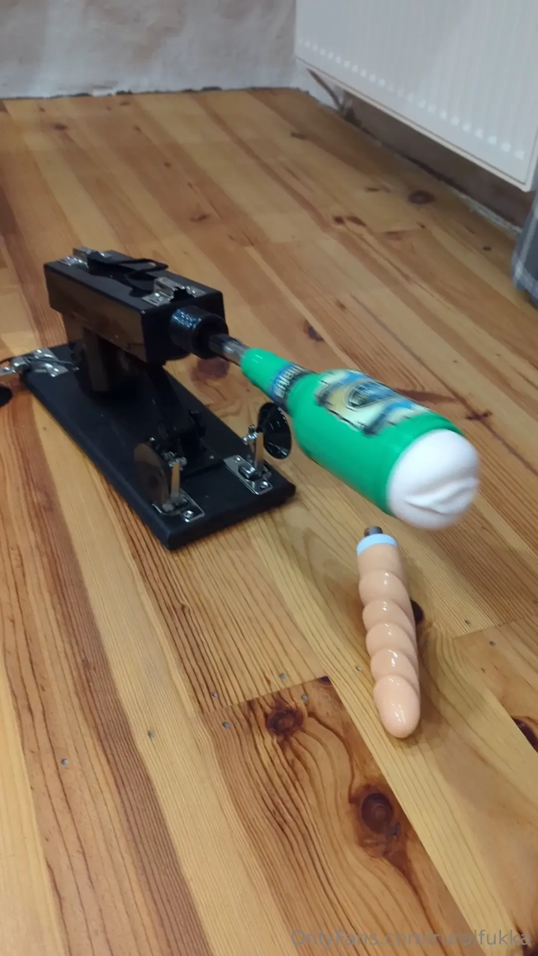 Who wants to see this machine fuck my cock 