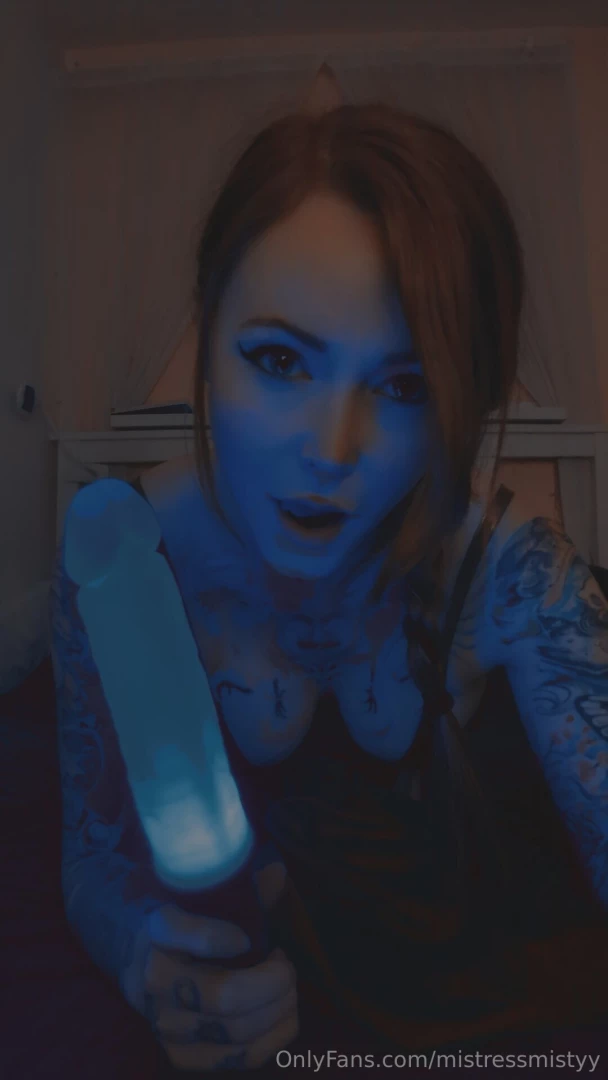 Check your inboxes for the latest cosplay content featuring slave leia 