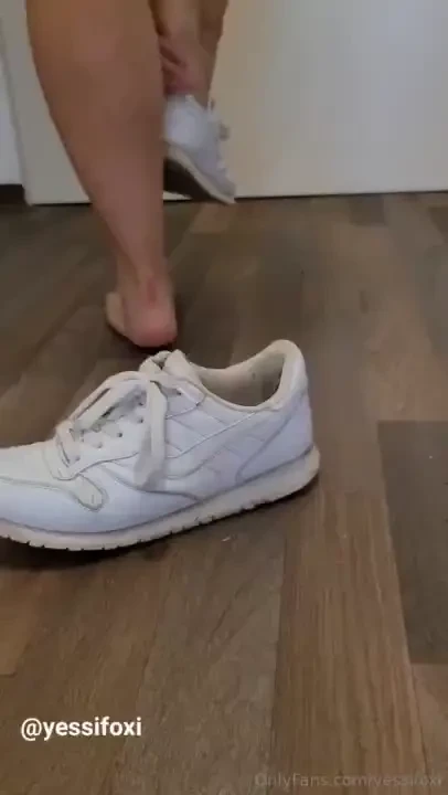 Du bist s chtig nach diesem duft den meine verschwitzten f e nach part 1 