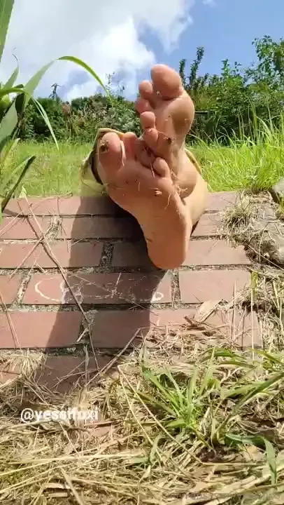 Leck sauber du unbedeutender wicht wozu bist du sonst da und wenn du 