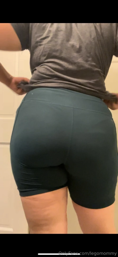 Wanna see me take everything off before i get in the shower 