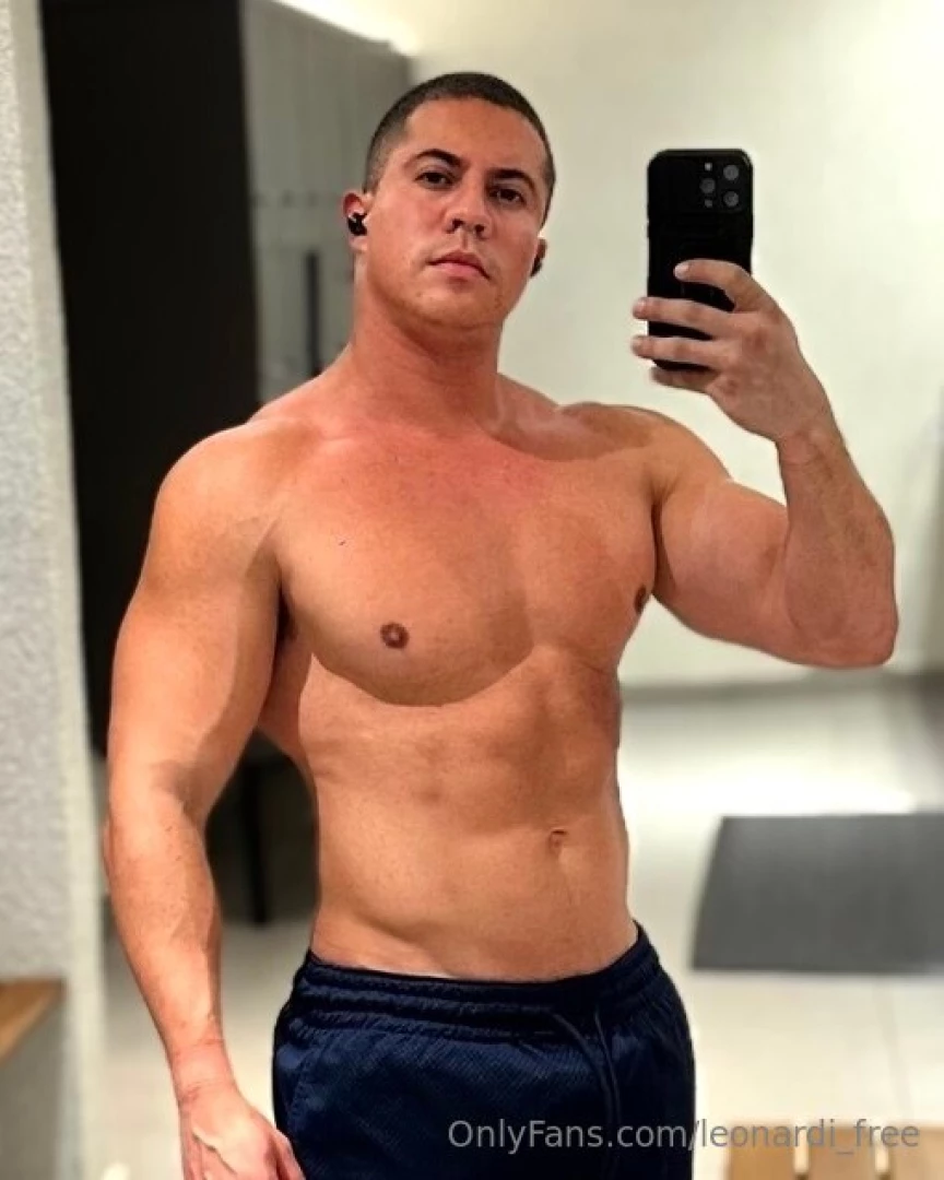 Increasing my muscles for you more pics and vids at rei_leonardi 