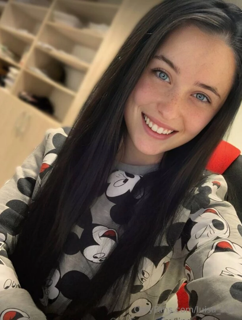 Free now this cutie is online and horny lindseyxheartx show her some part 534 