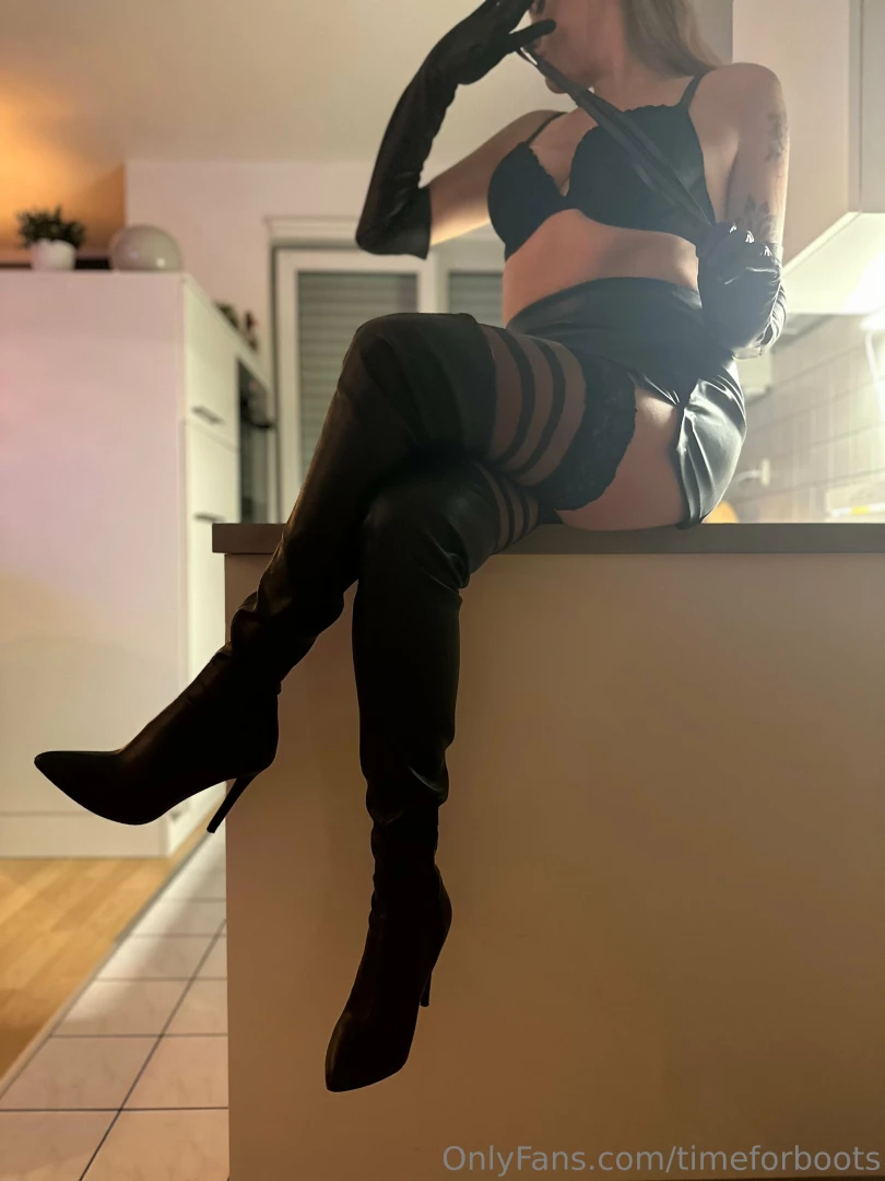 Who wants to worship my boots 