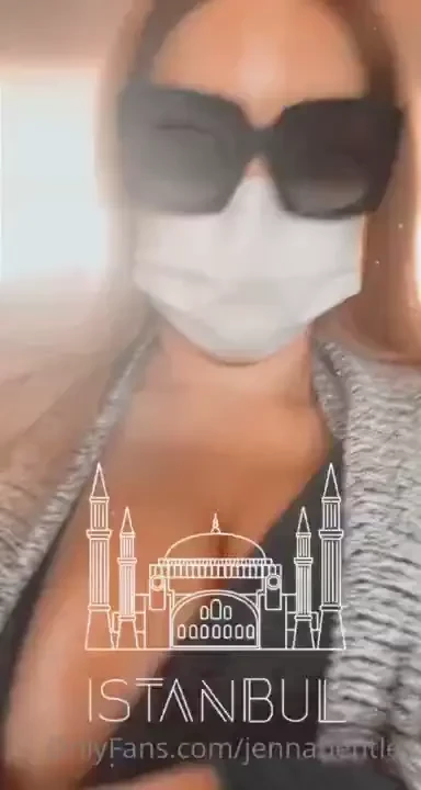 Teasing the driver in turkey titty flash 