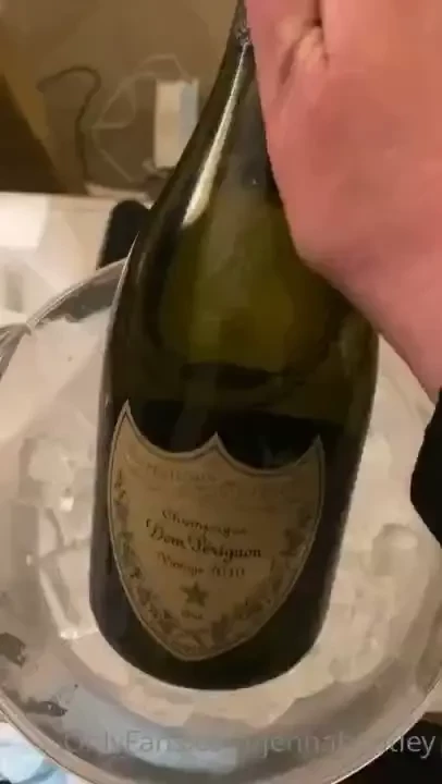 Gunna be a wild night check your dms for the sex tape 