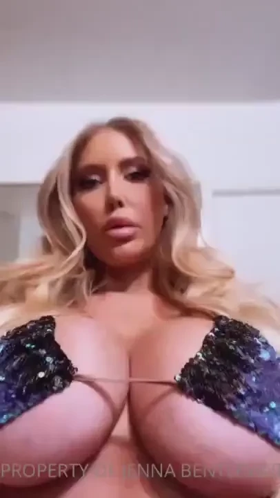 Check your dms to see the new sex tape i sent you 