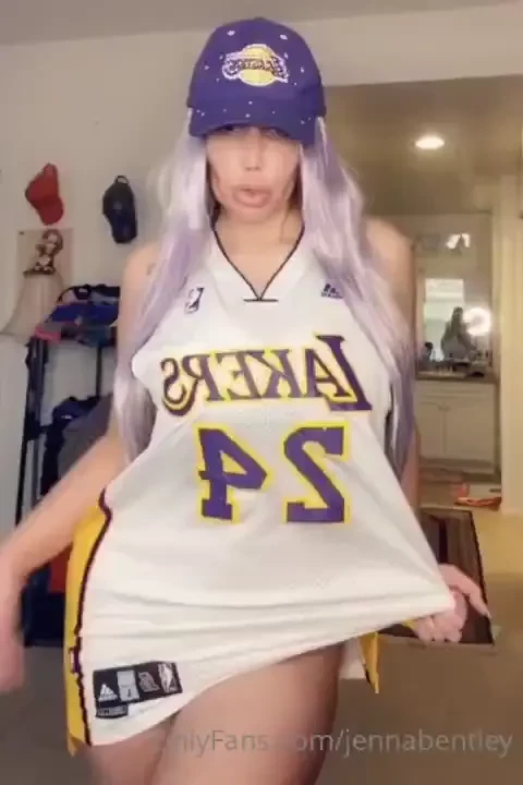 Who else is watching the laker game tonight i think i want my cheat 