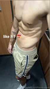 Im way too horny right now wanna chat
