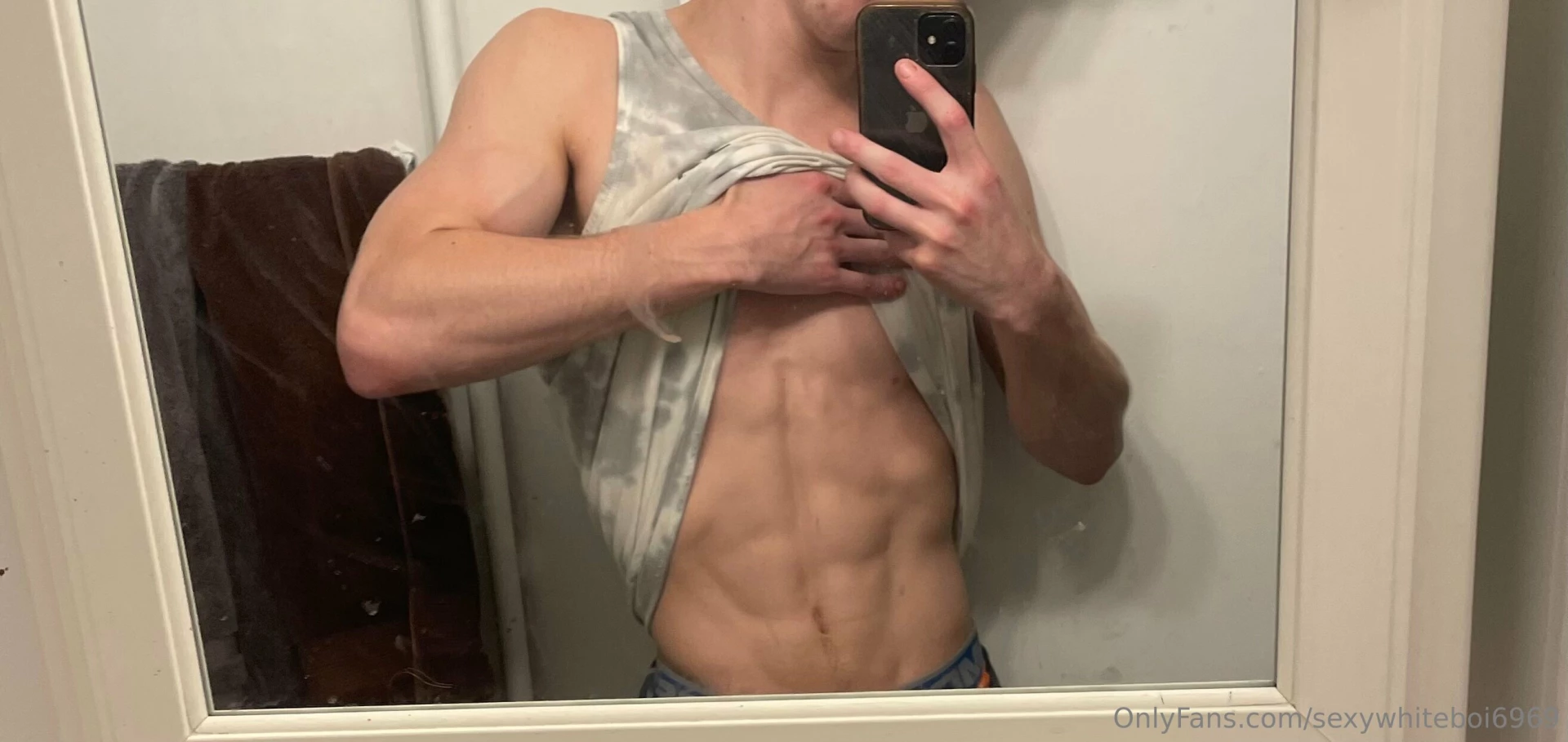 Hello my beautiful people check your dm for a special surprise 