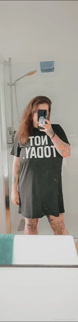 Switch a droite pour voir a quoi je ressemble sous mon pyjama part 2 