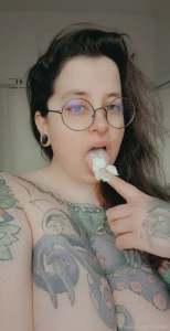 Oublie pas de check tes dm s pour la vid o surprise dispo 48h pour les