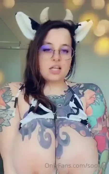 Oof j ai besoin d une bonne traite je suis pleine de lait 