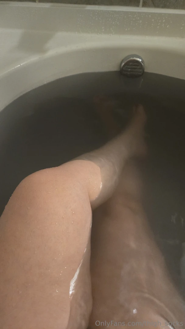 I love taking baths especially with bath bombs they re so pretty and part 1 