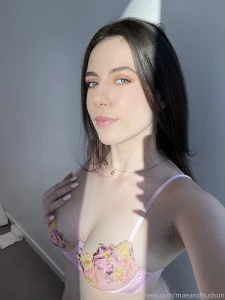 Look into my blue eyes while i suck your dick and call me beautiful