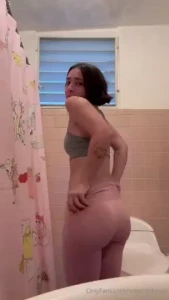 I m loving the gym anybody wanna spank me