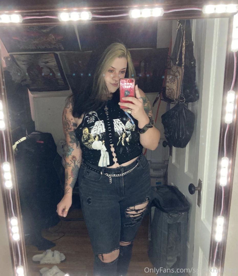 Hello i know this isn t a nude but i really wanted to talk to you guys 