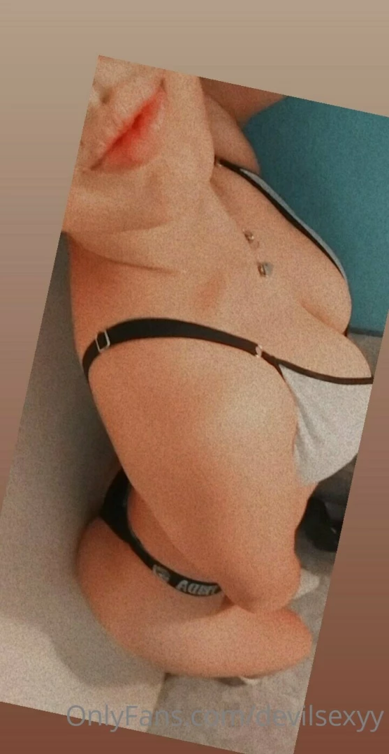 I give you this photo love if you want to see more i wait for you in 