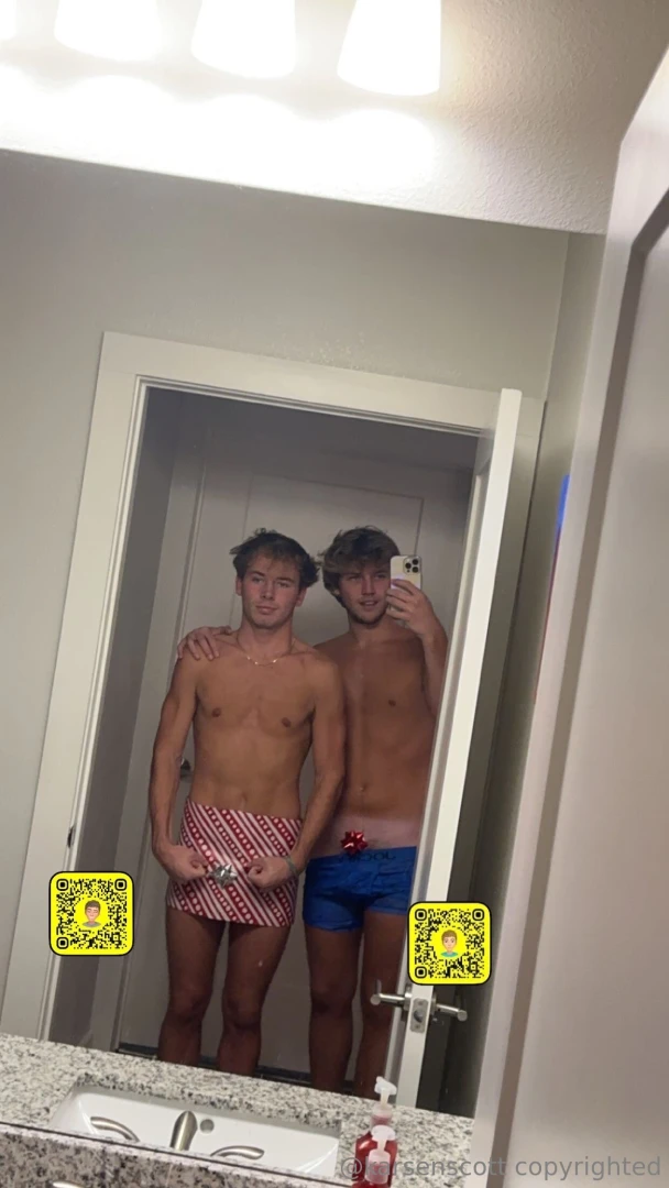 I unwrapped my gift and made him cum first big loads who wants a mouth 