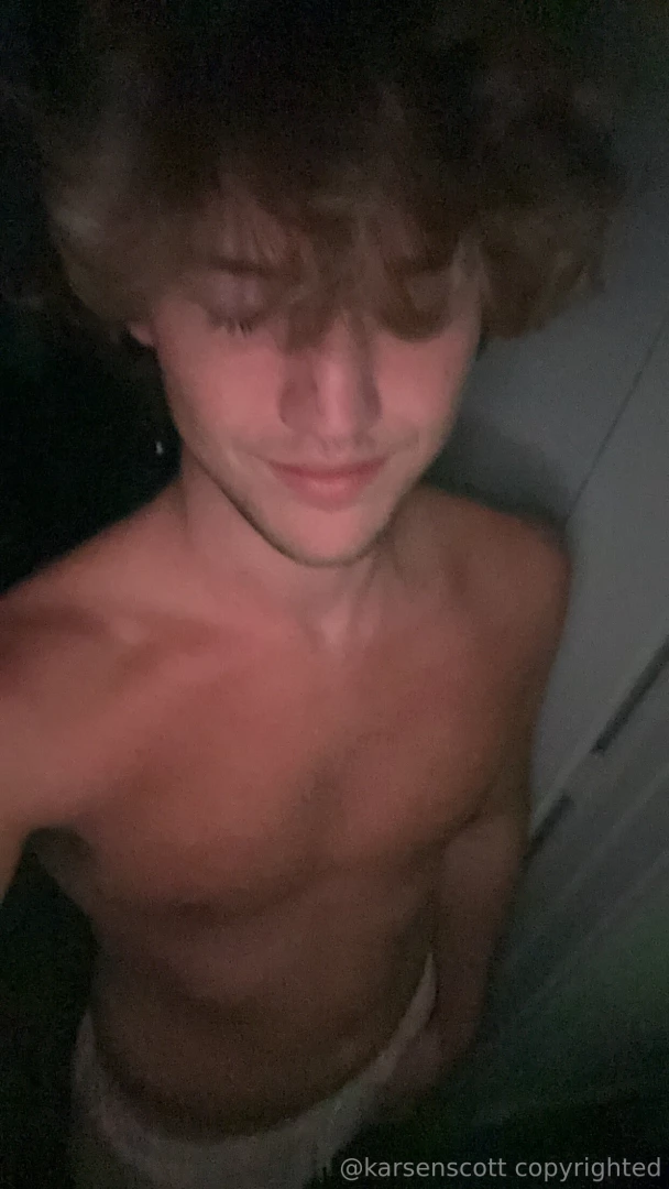 Watch me squirt to daddydvip feet part 2 