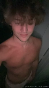 Watch me squirt to daddydvip feet part 2