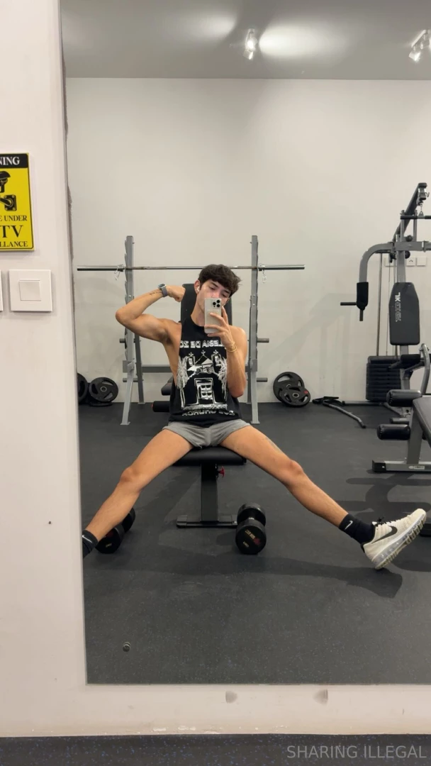 Let s have some fun at the gym it s empty so why not 