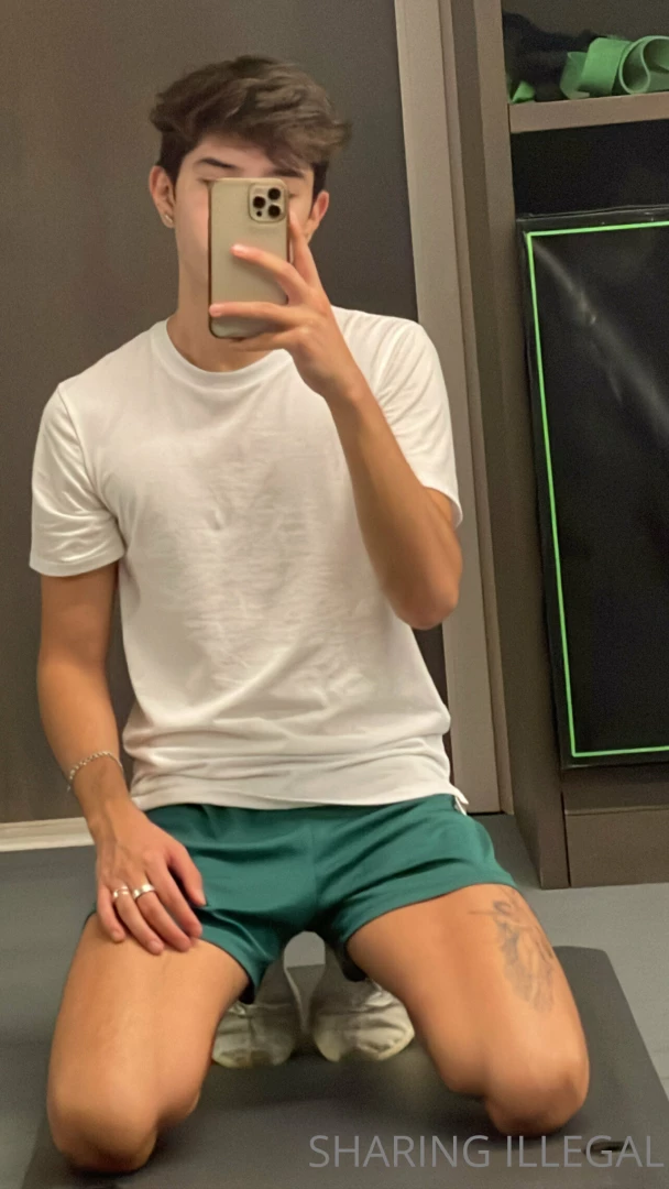 Wish i could workout naked sometime 