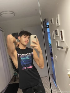 Shave armpits