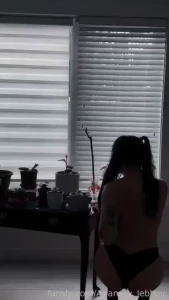 Plant mom but i can be yours too domme femdom brunette tall thick