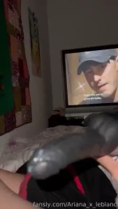 This toy is insane came so hard while it was thrusting inside me hehe