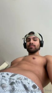 Tengo las tetas tan grandes y nadie que me las chupe