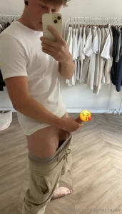 I was so horny this morning giving big cumshots and tasting my sweet