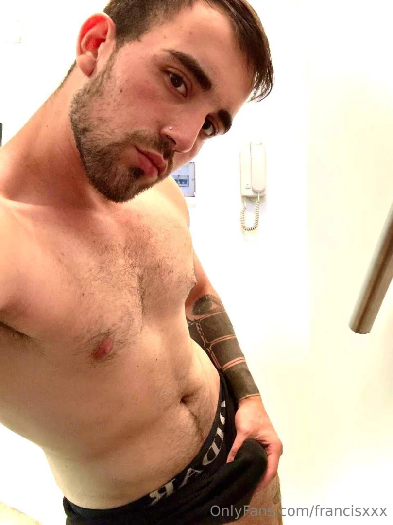 Ripped and horny 23 years old up for anything anytime i love sharing 