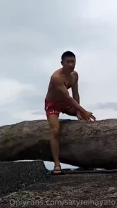 Its goo day to walk i will shoot the sexy video in like here