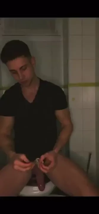 Look how i ended up cumming in the air ball of my condom mira como 